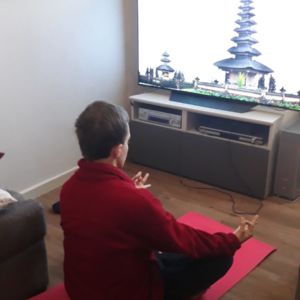 “Ciao da Davide, ora sto facendo yoga. A presto! Peace and love per tutti”