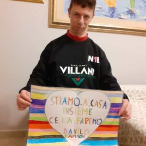 “Ciao da Danilo, stiamo a casa, insieme ce la faremo!”