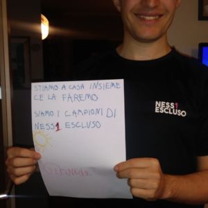 “Stiamo in casa, insieme ce la faremo. Siamo i Campioni di Ness1 Escluso! Ciao da Davide”