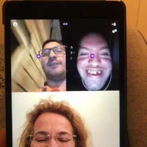 Marcella, la Coordinatrice dei Progetti di Ness1Escluso, si collega con Giacomo e Davide
“Noi ce troviamo il modo di abbracciarci anche da lontano”