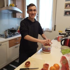 “Ciao da Stefano, non vedo l’ora di rivedervi, intanto faccio il pieno di vitamina C!”