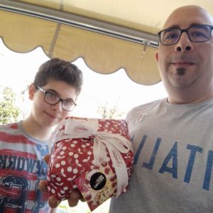 Grazie anche a Lorenzo e Roberto, due amici di Ness1 Escluso, che hanno acquistato le uova di Pasqua e la colomba di Ness1 Escluso contribuendo così a sostenere il Reparto di Pneumologia del Policlinico di Modena del Dottor Clini.
#andràtuttobene